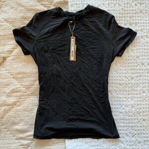 SKIMS Fits Everybody Black Onyx Crewneck Short Sleeve T Shirt Size Small NWT